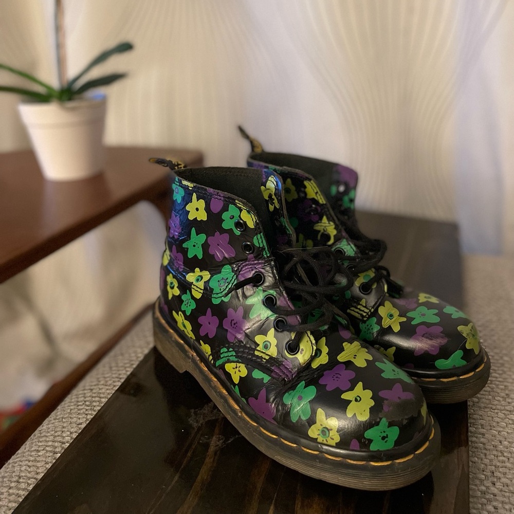 Vintage Doc Martens Floral Boots – Women’s Size 6(?) - Dr Martens